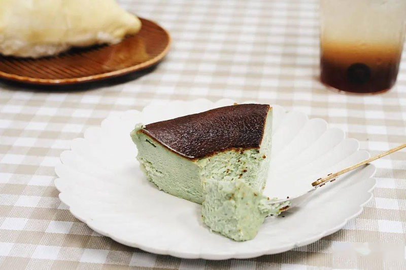 開(kāi)心果味巴斯克蛋糕(圖1) 開(kāi)心果味巴斯克蛋糕(圖1)